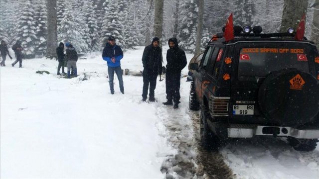 Yaylada kar nedeniyle mahsur kalan 12 kişi kurtarıldı Yaylada kar nedeniyle mahsur kalan 12 kişi kurtarıldı