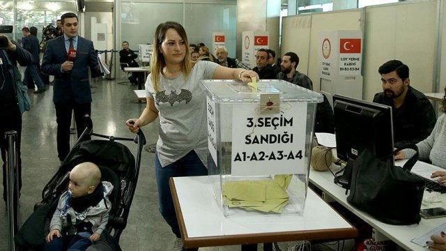 Yurt dışında 609 bin seçmen oy kullandı Yurt dışında 609 bin seçmen oy kullandı