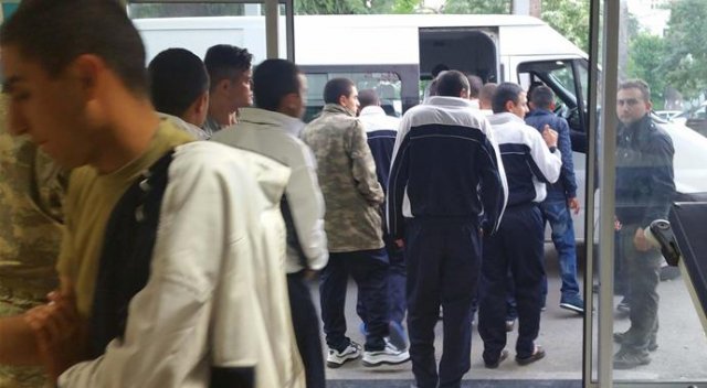 Sabaha karşı 200 asker hastanelik oldu Sabaha karşı 200 asker hastanelik oldu