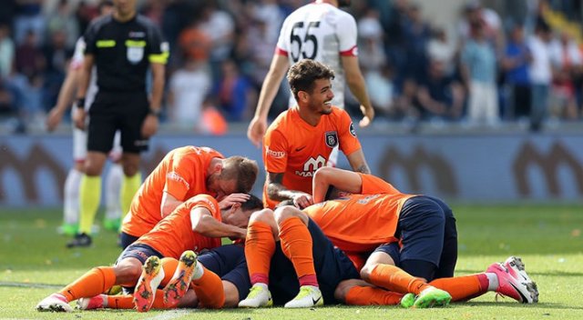 Başakşehir&#039;den Beşiktaş&#039;a gönderme!