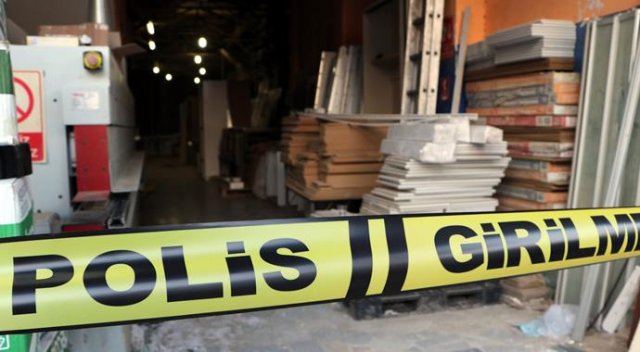 Başı asansöre sıkışan işçi feci şekilde can verd,
