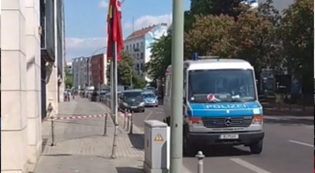 Berlin&#039;de bomba alarmı