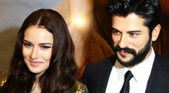 Burak Özçivit ve Fahriye Evcen düğünleri için ön davetiye gönderdi Burak Özçivit ve Fahriye Evcen düğünleri için ön davetiye gönderdi