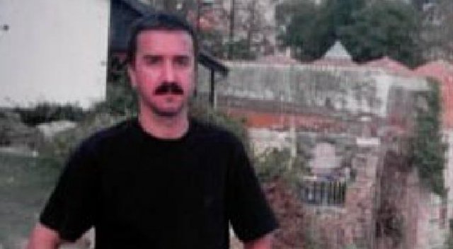 Dut kopartırken düşüp hayatını kaybetti Dut kopartırken düşüp hayatını kaybetti