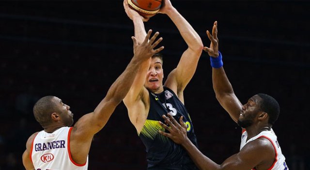 Fenerbahçe'den Anadolu Efes'e 39 sayı fark Fenerbahçe'den Anadolu Efes'e 39 sayı fark