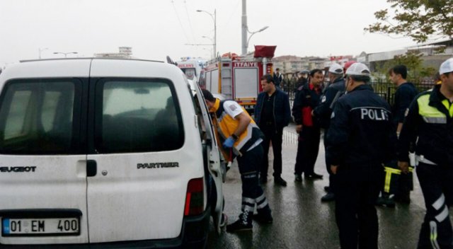 İşçi servisi kaza yaptı: 13 yaralı İşçi servisi kaza yaptı: 13 yaralı