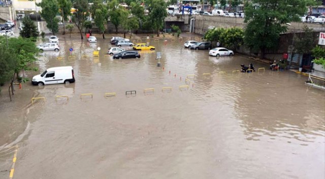 İzmir'de bu kez de yağmur çilesi İzmir'de bu kez de yağmur çilesi