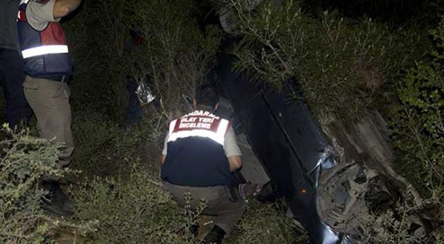 İzmir&#039;de otomobil uçuruma yuvarlandı: 1 ölü 2 yaralı