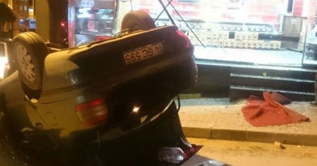 Kasap dükkanına çarpıp takla attı