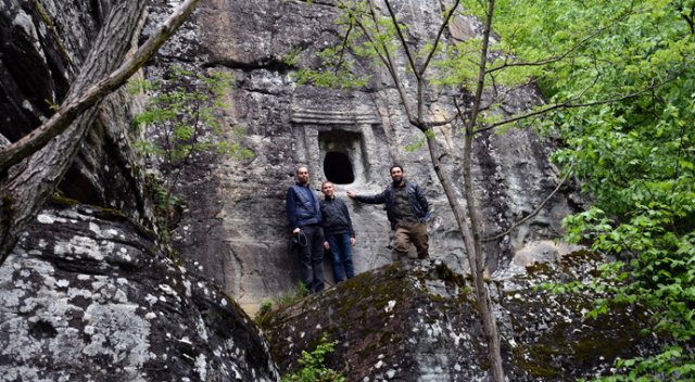 Kaya mezarları yayla turizmini zenginleştiriyor Kaya mezarları yayla turizmini zenginleştiriyor