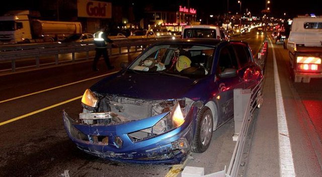 Kontrolü kaybeden sürücü metrobüs yoluna girdi