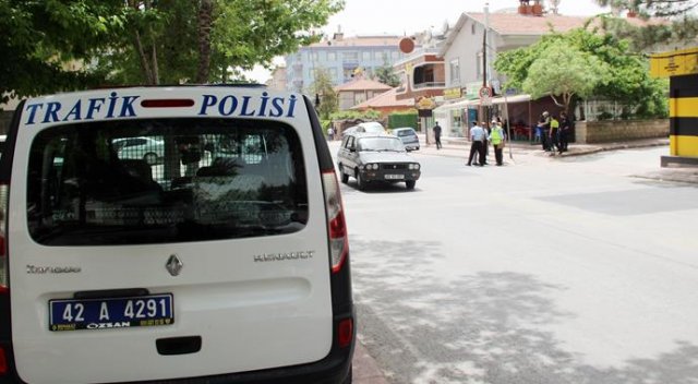 Konya'da hafif ticari araç motosiklete çarptı: 1 ölü Konya'da hafif ticari araç motosiklete çarptı: 1 ölü