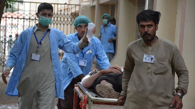 Pakistan'da Senato Başkan Yardımcısı'nın konvoyuna bombalı saldırı Pakistan'da Senato Başkan Yardımcısı'nın konvoyuna bombalı saldırı