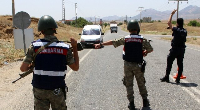 PKK’lı terörist yol kontrolünde yakalandı PKK’lı terörist yol kontrolünde yakalandı
