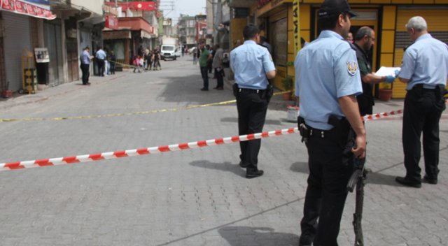 Sokak ortasında silahlı çatışma: 1ölü, 3 yaralı Sokak ortasında silahlı çatışma: 1ölü, 3 yaralı