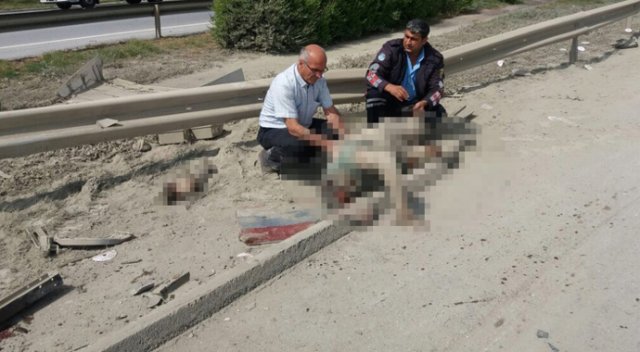 Tır devrildi, sürücünün bacağı koptu