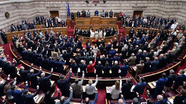 Yunanistan'da milletvekillerinden Müslüman mezarlığı talebi Yunanistan'da milletvekillerinden Müslüman mezarlığı talebi