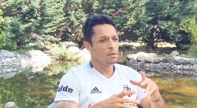 Adriano Correia: 'Bir yere gitmiyorum' Adriano Correia: 'Bir yere gitmiyorum'