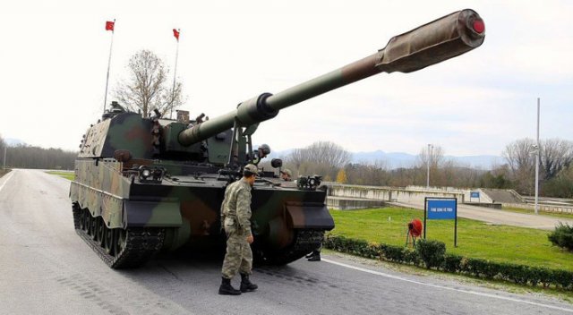 Afrin kırsalında YPG mevzileri obüslerle vuruluyor Afrin kırsalında YPG mevzileri obüslerle vuruluyor
