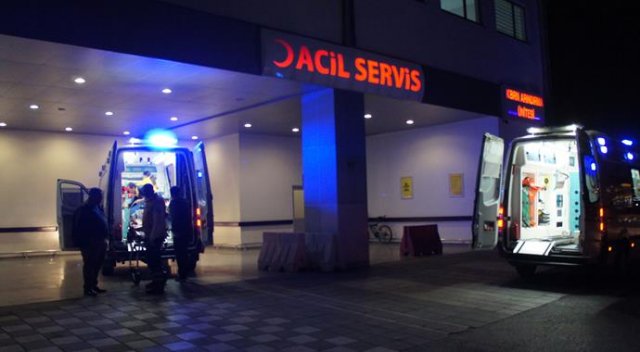 Ankara'da karpuz yüklü kamyon devrildi: 2 yaralı Ankara'da karpuz yüklü kamyon devrildi: 2 yaralı