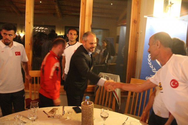 Bakan Kılıç milli sporcuları ziyaret etti