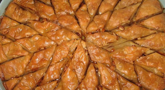 Bayramda kalorili yiyeceklere dikkat Bayramda kalorili yiyeceklere dikkat