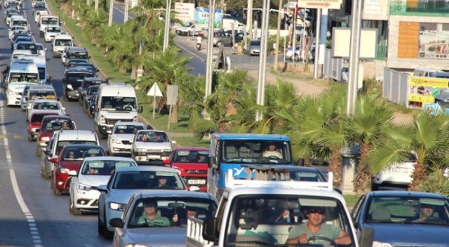 Bodrum'da kilometrelerce kuyruk oluştu, trafik durdu Bodrum'da kilometrelerce kuyruk oluştu, trafik durdu