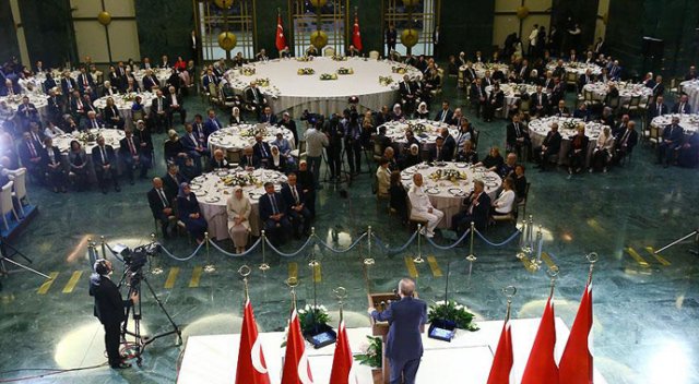 Cumhurbaşkanı Erdoğan'dan esnafa iftar daveti Cumhurbaşkanı Erdoğan'dan esnafa iftar daveti