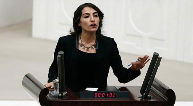 HDP'li Tuğba Hezer Öztürk'ün vekilliği düşürüldü HDP'li Tuğba Hezer Öztürk'ün vekilliği düşürüldü