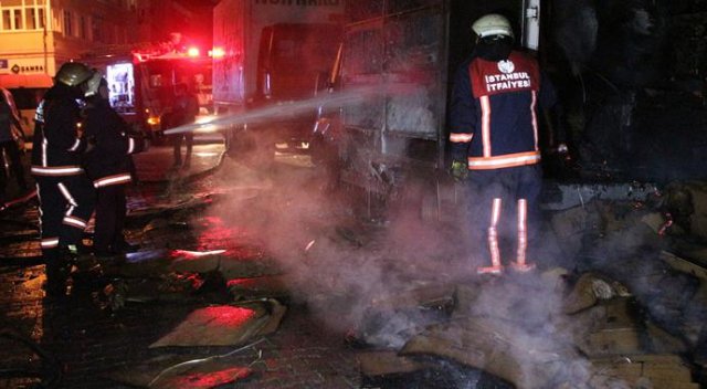 Kamyonetin kasası alev aldı Kamyonetin kasası alev aldı