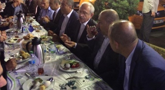 Kılıçdaroğlu taksicilerle sahur yaptı Kılıçdaroğlu taksicilerle sahur yaptı