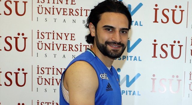 Mehmet Ekici imzayı atıyor