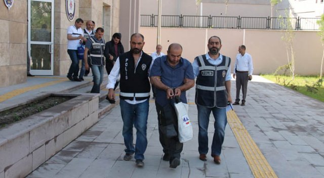 PTT çalışanı babasını bile dolandırmış! PTT çalışanı babasını bile dolandırmış!