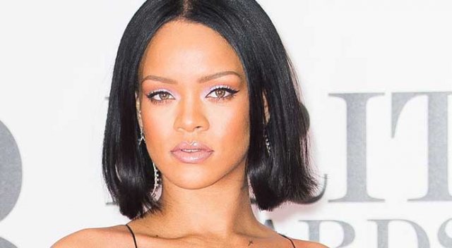Rihanna sosyal medyanın diline düştü Rihanna sosyal medyanın diline düştü