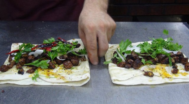 Şanlıurfa'da İftarla sahur arası 3 ton ciğer tüketiliyor Şanlıurfa'da İftarla sahur arası 3 ton ciğer tüketiliyor