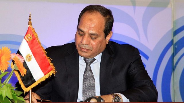 Sisi tartışmalı adaları Suudilere veren anlaşmayı imzaladı
