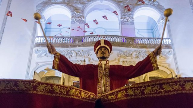 Tunus caddelerinde mehter sesi yankılandı Tunus caddelerinde mehter sesi yankılandı