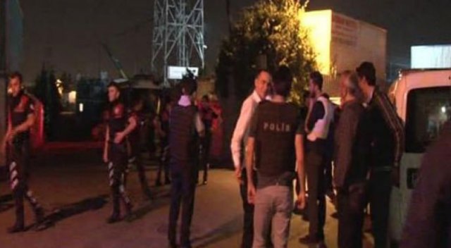 Ümraniye'de iki grup arasında silahlı kavga: 3 yaralı Ümraniye'de iki grup arasında silahlı kavga: 3 yaralı