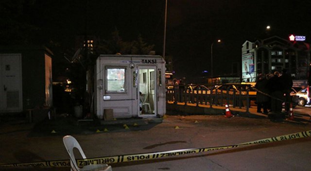 Ümraniye’de taksi durağına silahlı saldırı: 1 ölü, 2 yaralı Ümraniye’de taksi durağına silahlı saldırı: 1 ölü, 2 yaralı