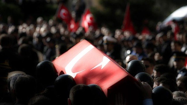 Üs bölgesine yemek götüren araca saldırı: 3 asker şehit