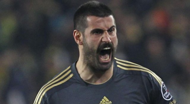 Volkan Demirel'i 4 kişi zor tuttu! 'Çekilsene lan' Volkan Demirel'i 4 kişi zor tuttu! 'Çekilsene lan'