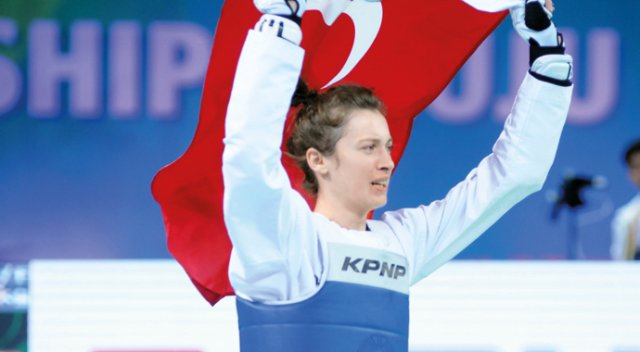 Zeliha Ağrıs 19 yaşında altın madalya kazandı