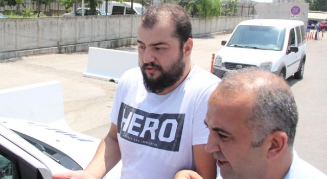 &quot;Hero&quot; yazılı tişörtle sınava giren kişiye gözaltı