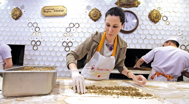 'Pide de yaparız siyaset de' 'Pide de yaparız siyaset de'