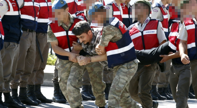 ’Suikast timi’ araçtan inmek istemeyince sanıklar böyle götürüldü
