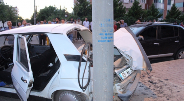 Adıyaman’da iki otomobil çarpıştı: 1 ölü 6 yaralı Adıyaman’da iki otomobil çarpıştı: 1 ölü 6 yaralı
