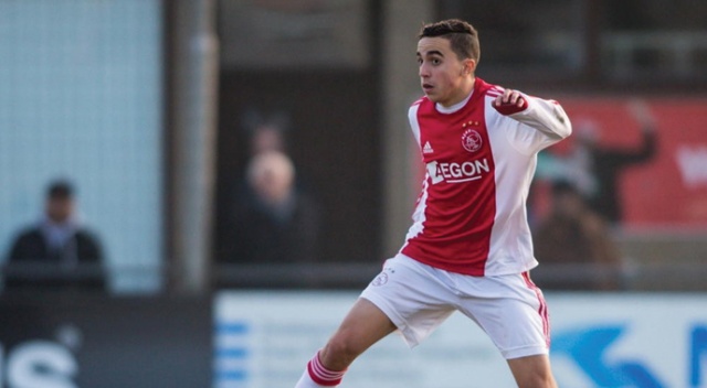 Ajaxlı futbolcunun maçta kalbi durdu Ajaxlı futbolcunun maçta kalbi durdu