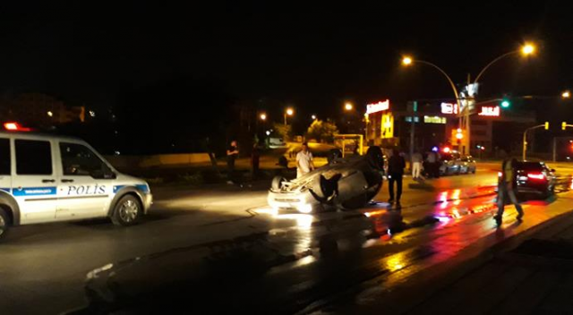 Ankara&#039;da otomobil takla attı: 2 çevik kuvvet polisi yaralı