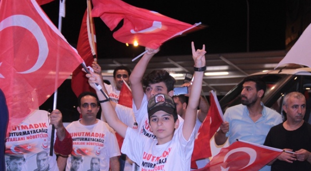 Atatürk Havalimanında çadırlı demokrasi nöbeti Atatürk Havalimanında çadırlı demokrasi nöbeti