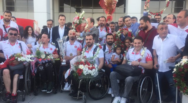 Avrupa şampiyonu yurda döndü